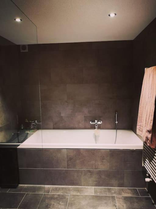 Urchige 2-Zimmerwohnung Matten  Luaran gambar